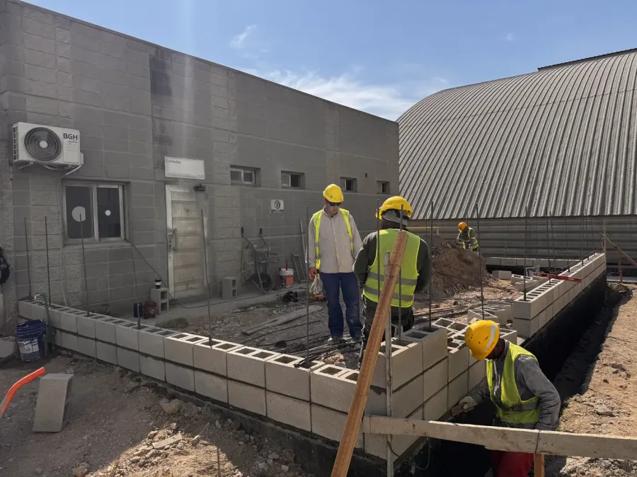Ampliación y reforma de vestuarios de embolsadora — Campana, foto 9