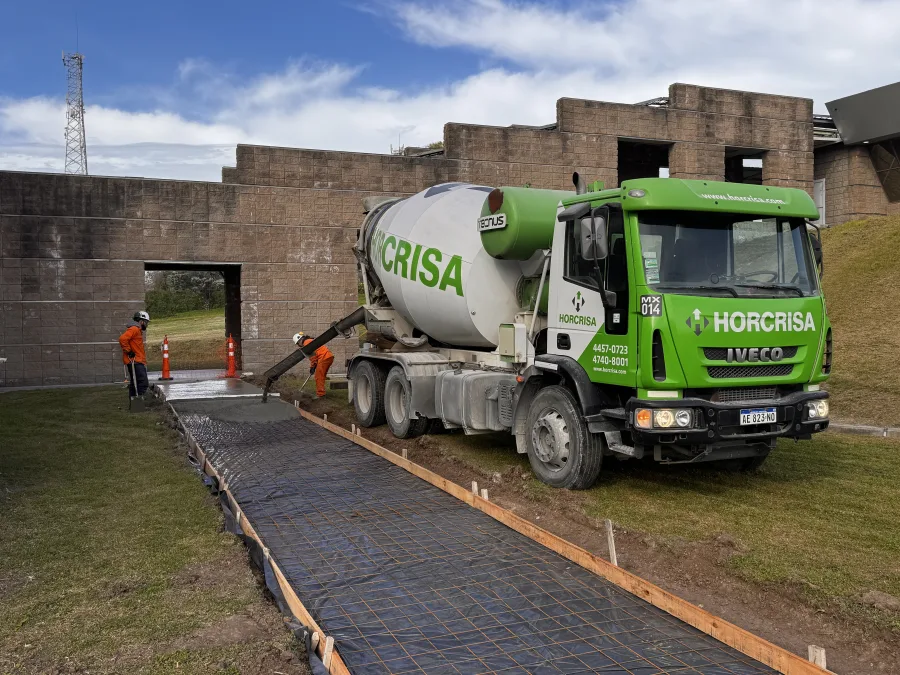 Confección de sendas peatonales de Hormigón Armado — Campana