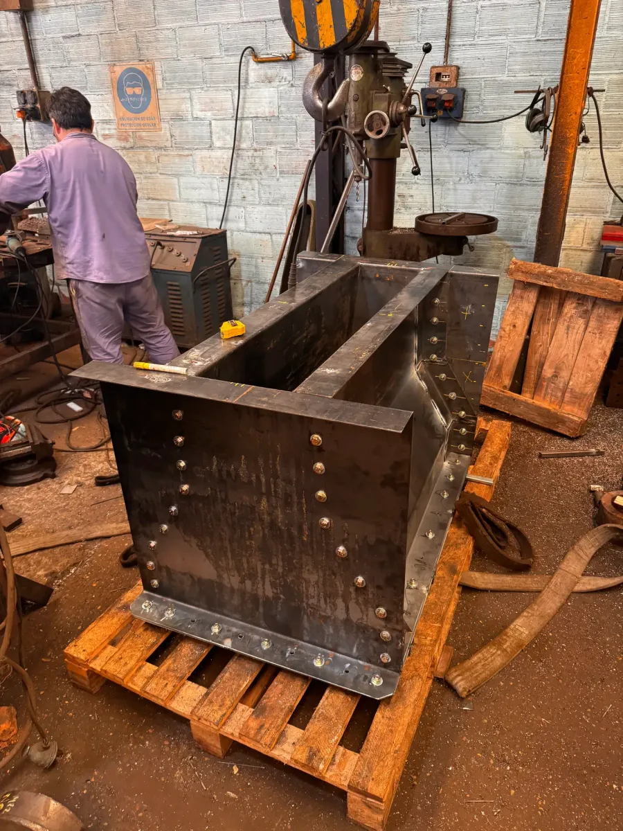 Fabricación de moldes para barreras New Jersey — Zárate, foto 2