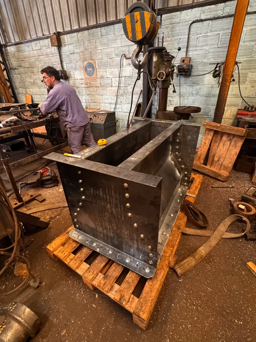 Fabricación de moldes para barreras New Jersey — Zárate, foto 3