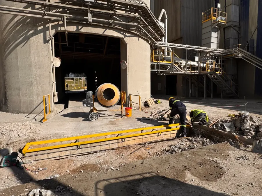 Reparación de pavimento de hormigón armado en carga a granel — Campana, foto 3