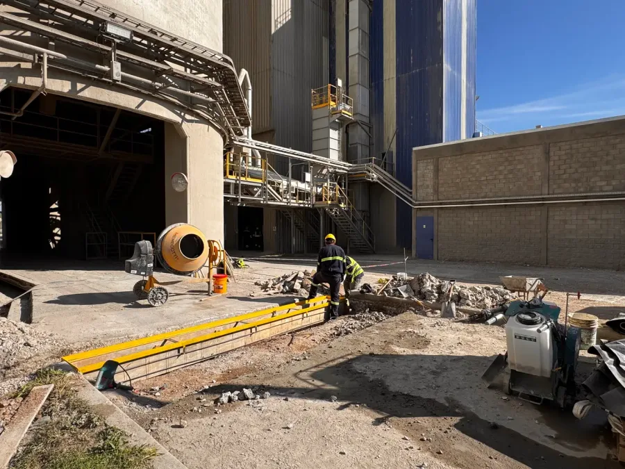 Reparación de pavimento de hormigón armado en carga a granel — Campana, foto 4