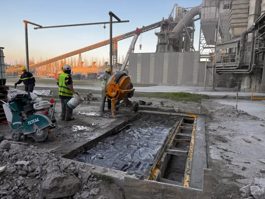 Reparación de pavimento de hormigón armado en carga a granel — Campana, foto 5