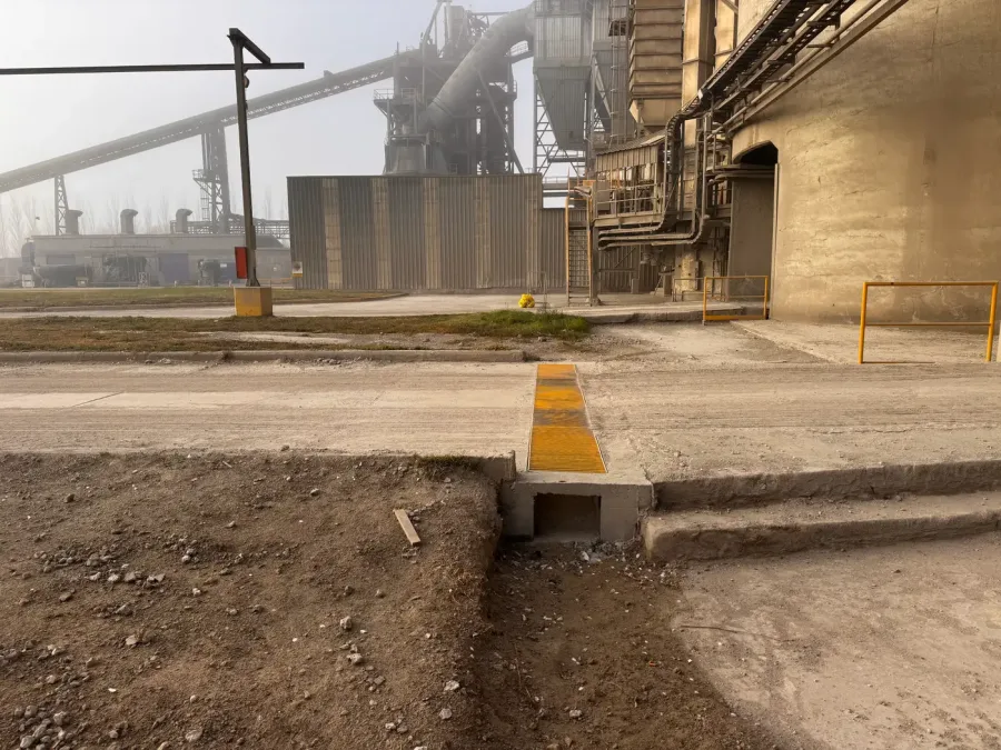 Reparación de pavimento de hormigón armado en carga a granel — Campana, foto 7
